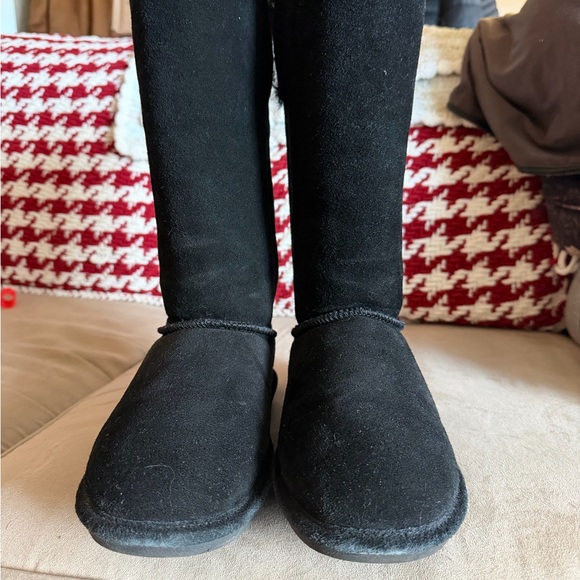 BearPaw Women's Black Winter Boots with Button Accents - Picture 2 of 6
